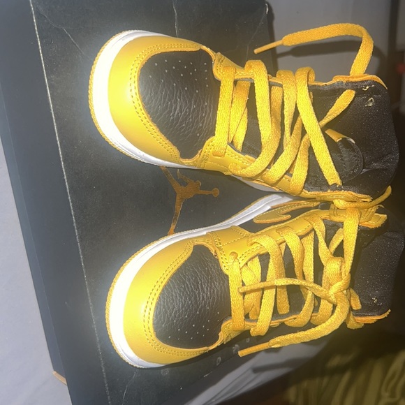 Jordan 1s - Picture 2 of 3